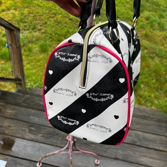 Betsey Johnson Black and white satchel - Picture 6 of 10